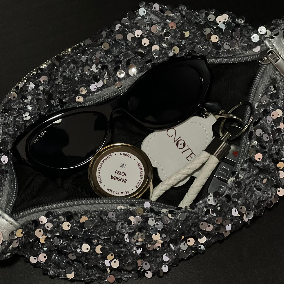 🎁 Flower Mirror Keychain (100% off)